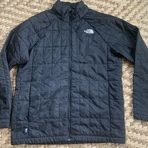North Face black men’s coat- 2 side pockets and one top right. Like new! Size L